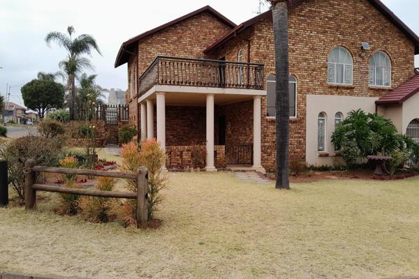 Located in a desirable neighborhood of Laudium , this property offers convenience and accessibility to schools, shopping centers, and ...