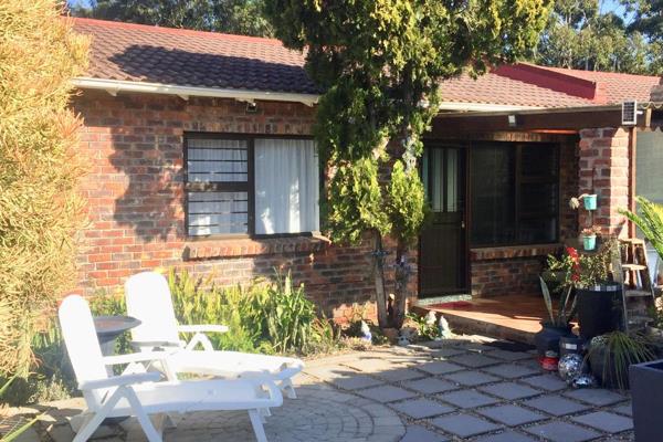 Just listed! 

Charming pet-friendly face-brick townhouse in Kabega, Port Elizabeth. ...