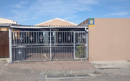 3 Bedroom House for sale in Strandfontein Village