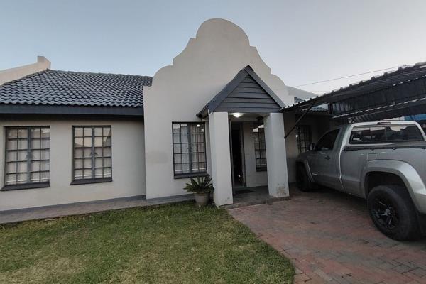 Welcome to your new home in the charming town of Rayton, located just a short 20-minute drive from Pretoria. This spacious ...