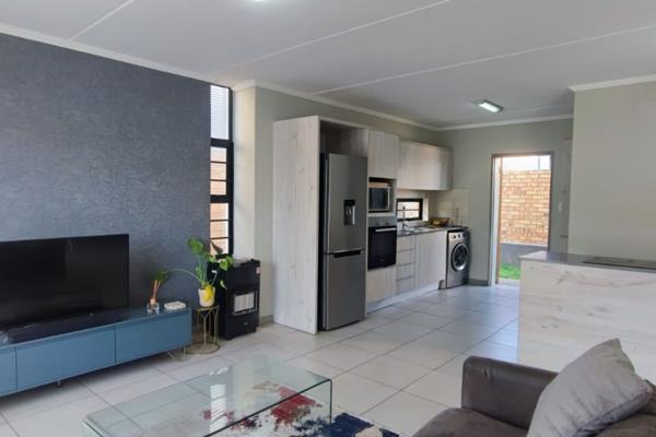 Nestled within the prestigious Madison @ Amberfield City in Centurion, this exquisite double-story unit exemplifies contemporary ...