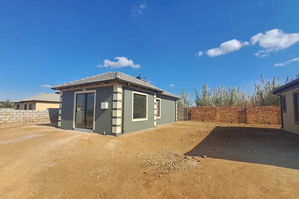 BRAND NEW HOUSE for sale in CRYSTAL PARK.

Free standing houses.

Garage NOT included.

Brand NEW Houses.

Transfer fees and ...