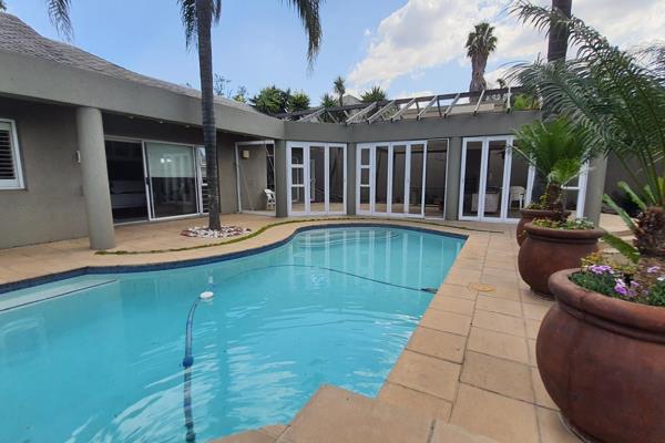 Stunning family home situated in a security controlled cul-de-sac in Linksfield.
This ...