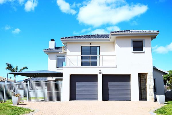 Located in the heart of Hartenbos Heuwels, this beautifully renovated double-story home offers the perfect blend of modern comfort and ...