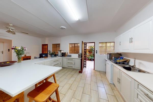 Ninapark Pretoria North Family home going on auction, bidding to start from R950,000. ...