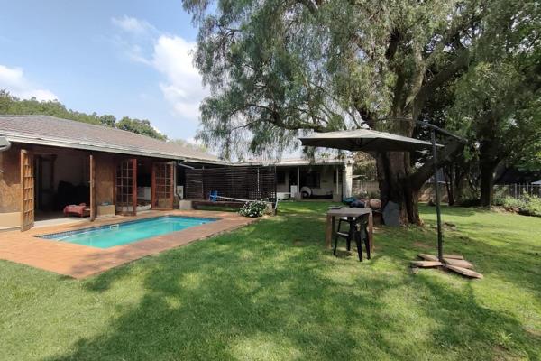 NOT NEGOTIABLE AT R1,750,000 (needs tlc) - MOTIVATED SELLER
The 4 bedroom home is solid ...