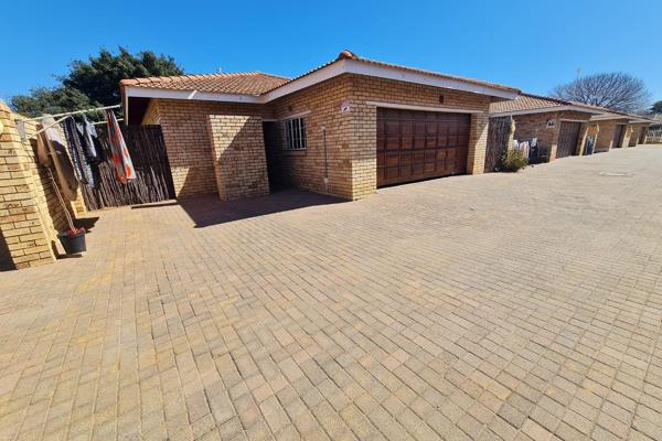 3 BEDROOM TOWNHOUSE TO RENT (R9500 per month).
Situated in Naudeville ...