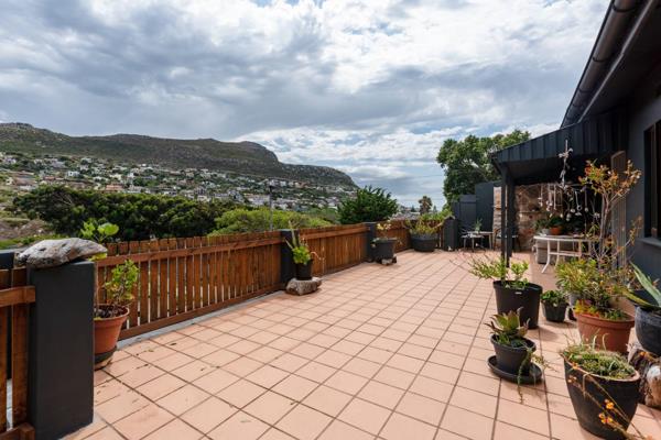 Nestled on the mountainside in Glencairn, this stunning 3-bedroom home offers spectacular views and a tranquil setting surrounded by ...