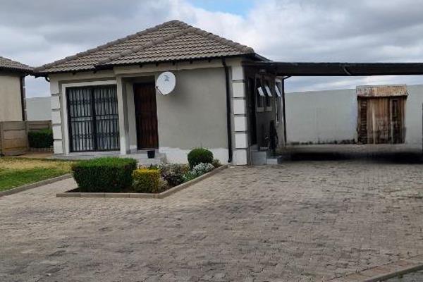 SOLE MANDATE   NEAT HOME: 2 BEDROOM 1  BATHROOM  DOUBLE STEEL  CARPORT  WENDY HOUSE  and garden
  Beautiful  Fully fitted KITCHEN for ...