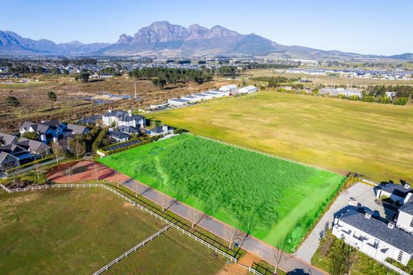 Exclusive joint mandate.  A spectacular 3750sqm stand situated in the sought-after phase 1 of Val de Vie Estate. 

A truly unique ...