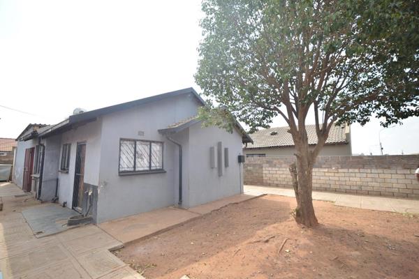 Two bedroom house, lounge and dining, kitchen with cupboards,full bathroom with tub and ...