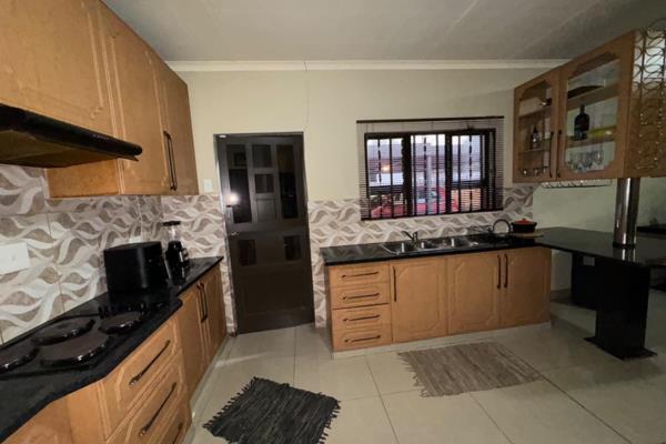 A beautiful home in the peaceful suburb of Riamapark, Brokhorstspruit!

This three bedroom house offers a perfect blend of modern ...