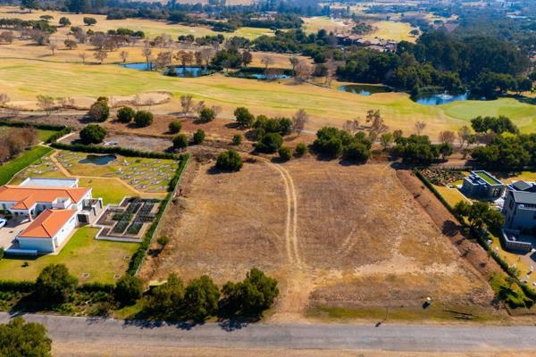 The very last stand left along the fairway in this very special location and facing North. Overlooking a number of exquisite dams ...