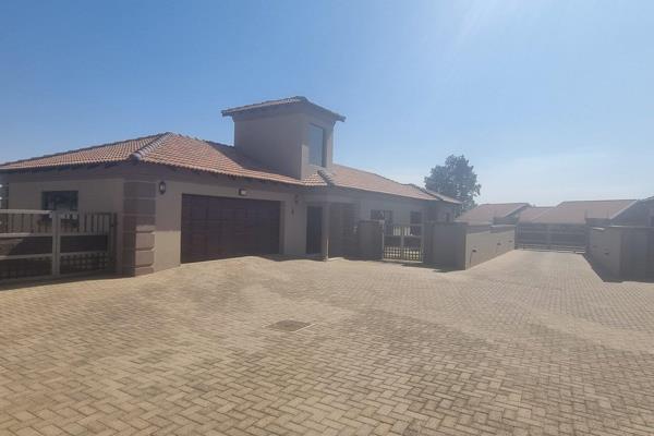 This amazing home is up for grabs its on the road of Jim Fouche Riverdale 
its an three bedroom ( en-suite in main bedroom) , two ...