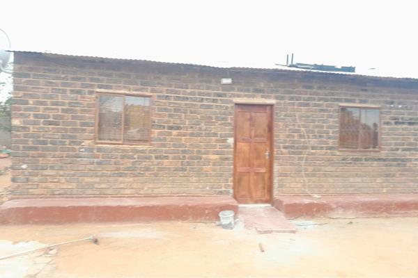 2 Bedroom House to rent in Seshego Ext 44


Welcome to your new renovated home in the vibrant suburb of seshego Ext 44. This delightful ...