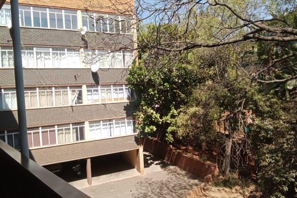 A 1.5 bedroom and 1 bathroom  apartment in Walker Street in Muckleneuk Pretoria. The unit is cozy and best suited for a young family ...