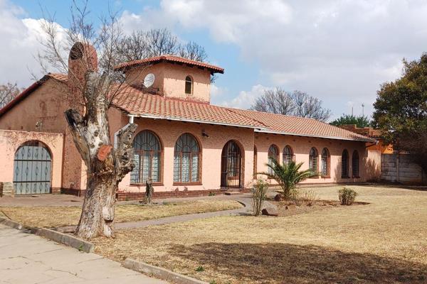 Sole mandate

This is an investors dream. This house is situated close to Vaal University of Technology and North West University. The ...