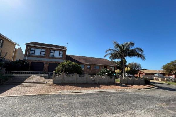 Spacious 4-Bedroom Home Available for Rent from 1 October 2024 or Immediately if needed.
This spacious 314 m&#178; face brick home ...