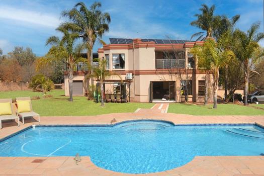 4 Bedroom House for sale in Randjesfontein AH