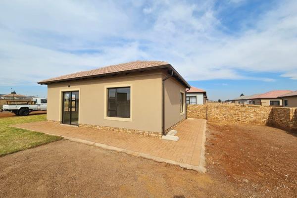 55 sqm (300sqm yard size) 

- 2 bedrooms 
- 1 bathroom 
- Open plan lounge and kitchen 
- 150 litres Solar Geyser 
- floor tiles ...