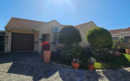 3 Bedroom House for sale in Oudtshoorn Central