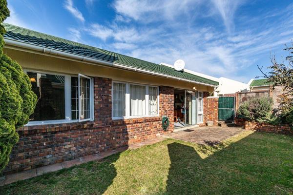 Sunny 2 Bedroom townhouse close to amenities. Private garden. Single garage.

Monthly rental of R8500 excludes Municipal services. ...