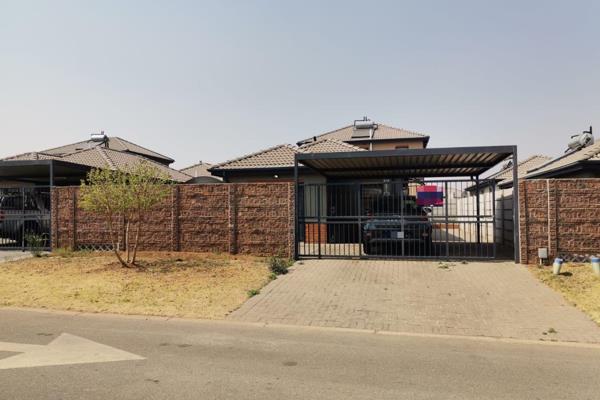 Nestled in the secure and sought-after Leopards Rest Estate in Albertsdal, this ...