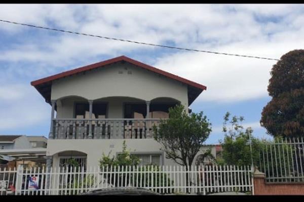 Double Storey
3 bedroom home with a granny cottage.
Newly renovated with modern &amp; ...