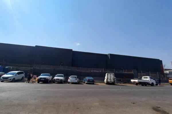 This spacious 390m&#178; warehouse, located in the heart of Central Polokwane, is perfect for businesses seeking a versatile and ...