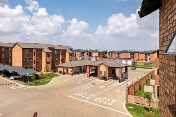 Welcome to your new home in the highly sought-after Security Estate of Kibler Park! This delightful 2-bedroom, 1-bathroom apartment ...