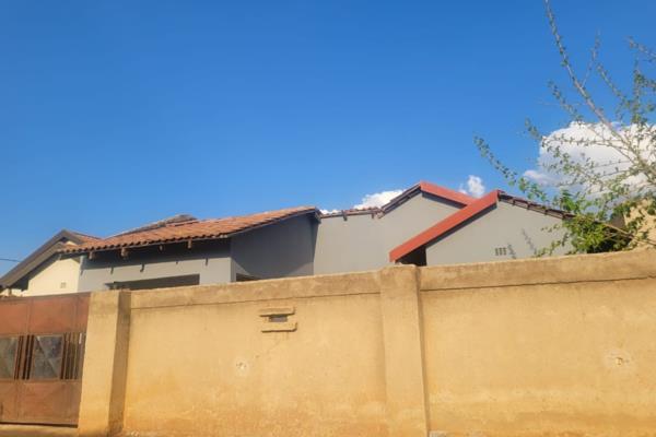 Property for Sale in Protea Glen Ext 12

Location: Close to Protea Glen Mall

Description: This charming property offers a ...