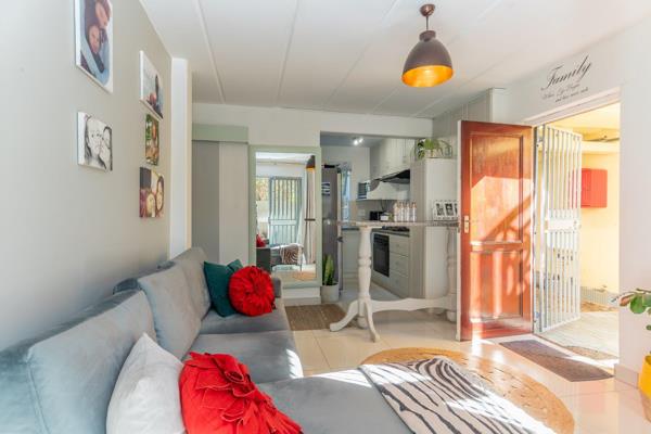 Offers from R 1 275 000-00
Gorgeous Ground Floor Apartment with the Plus of a Lovely ...