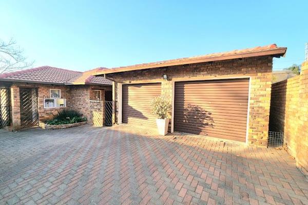 **** free standing home in a boomed area of glen marais - no body corporate levies!!!***

*** Perfect Starter Home, Amazing Down-Size ...