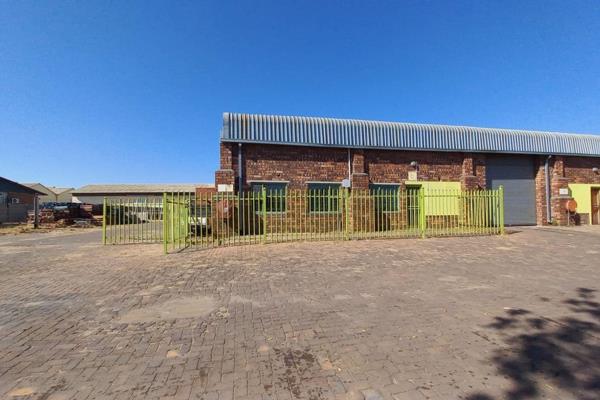 This 300m&#178; warehouse in Ladine is available for rent and offers a functional and secure space ideal for various business needs. ...