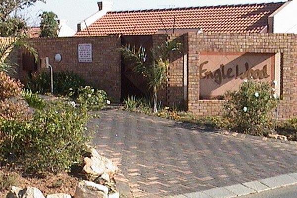 Complex (Englewood) is located in Radiokop, secure &amp; well maintained with electric ...