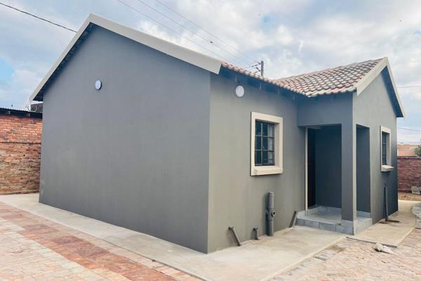 Secure this beautiful HOME for your family.

This is a newly built HOME in Mokopane; Offering you a 2 bedrooms with 2 bathrooms in a ...