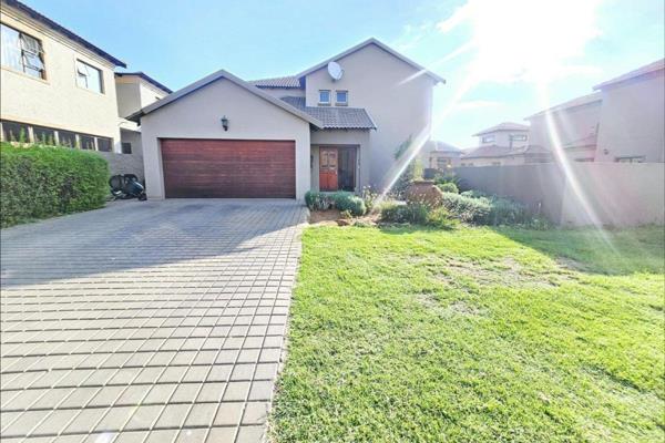 Charming 3-Bedroom Home with Modern Amenities for Sale – R2,750,000

Welcome to this delightful 3-bedroom, 2.5-bathroom home ...