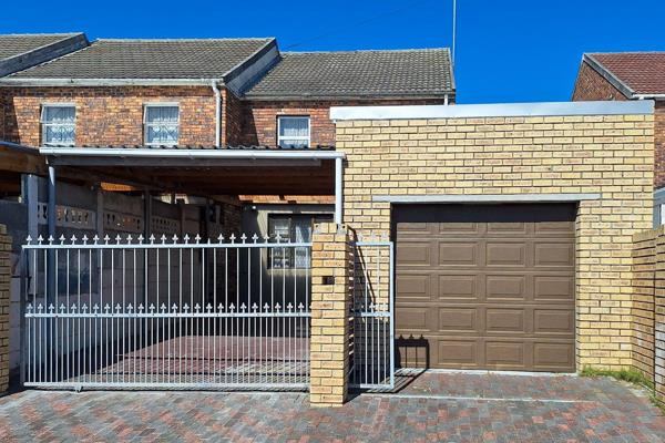 Neat &amp; Spacious Westridge Facebrick Maisonette

Duplex Double-Story Family Home
Lounge &amp; Dining Room: Spacious and inviting, perfect for family gatherings.
Fully Fitted Kitchen: Modern and functional, ideal for any home chef.
Family Bathroom: Includes a bath ...