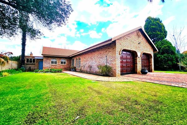 Welcome to this exclusive property located in the heart of Van der Hoffpark, Potchefstroom. This home is packed with exceptional ...