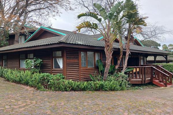 This holiday resort is situated on the banks of the Knysna Lagoon.
The chalet is but a 2 ...