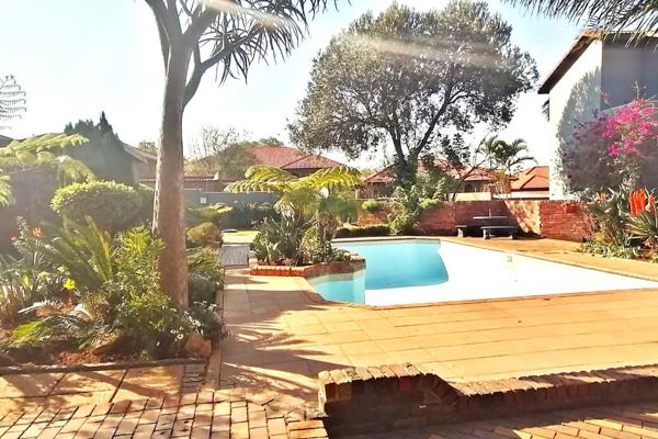 Negotiating offers from R599 000.
This 3-bedroom ground floor apartment/townhouse offers ...