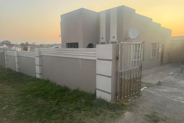 This is a lovely 3 bedroom family home.

Located in one of the best zone of Mdantsane .
The property has a spacious beautiful living ...