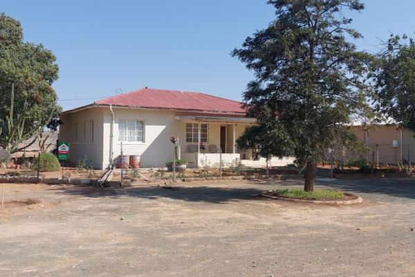 This charming residential house for sale in Vosburg features three bedrooms, a spacious living area, a dining room leading into the ...