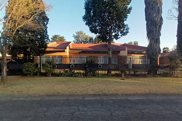 Nestled in the heart of Vanderbijlpark SE2, this stunning family home offers the perfect blend of comfort and modern living. Boasting ...