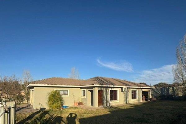 We are privileged to offer this lovely property at 5 Inggs St, Douglas for sale by ...