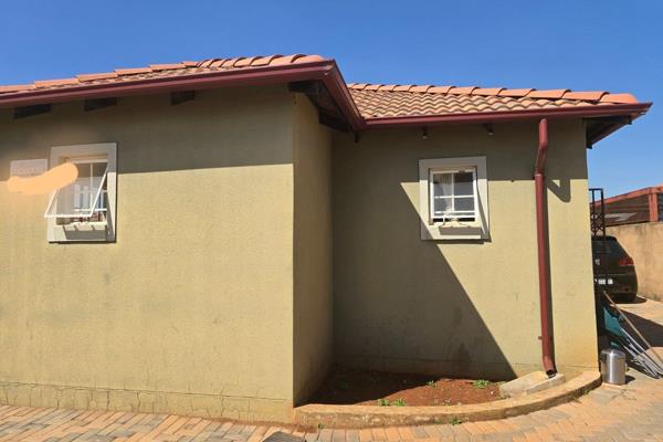 3 bedrooms house available to rent 