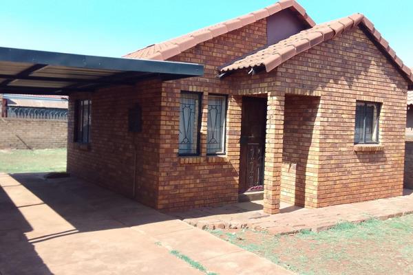 Mosetlhe Properties is proud to present to this two bedroom house located at the east of Soshanguve on a very convenient and quiet ...