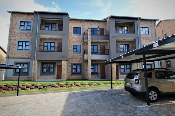 Location: Stonehaven Complex, Roodepoort, Gauteng
Property Details:
•	Bedrooms: ...