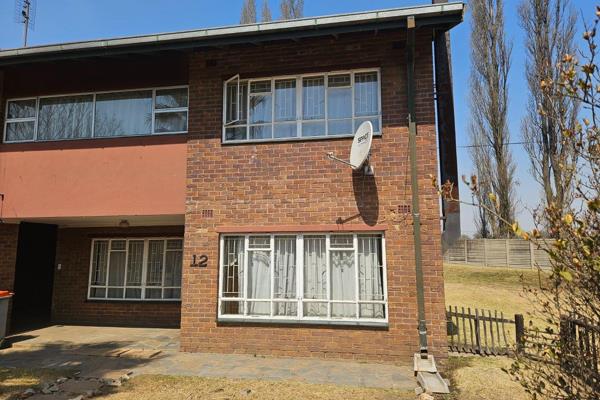 2 Bedroom Duplex

This low maintenance face brick townhouse is situated in a quiet complex, close to schools and shops. The unit ...