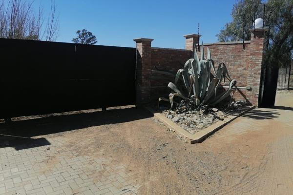 This Plot is 1.6 hectares of open veld
There are two big structures to start with.
Potential for a pub area.
Can build 2-3 ...